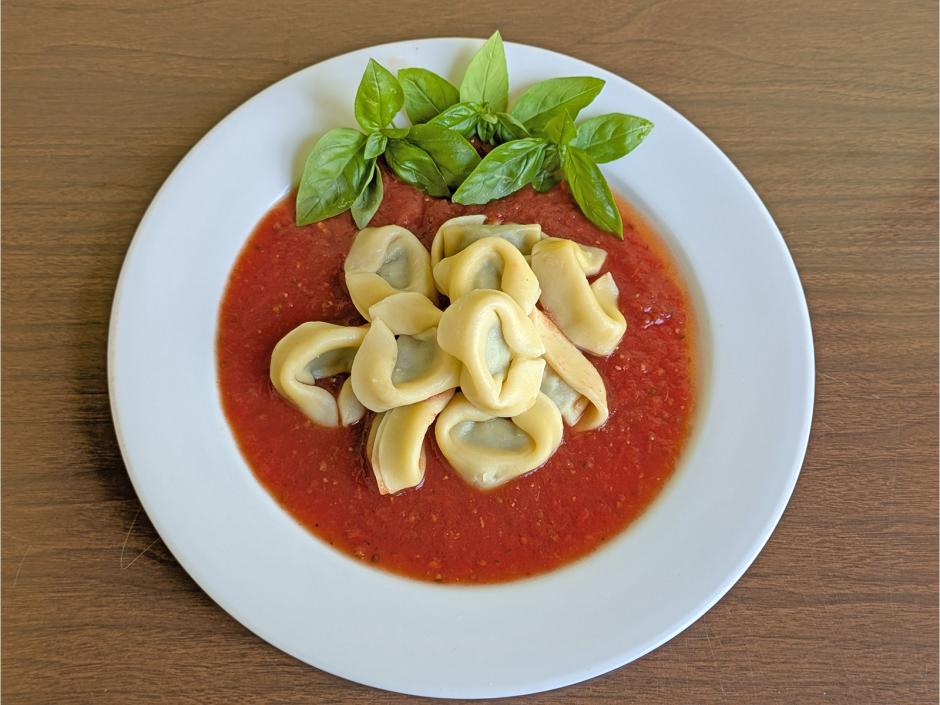 Paradeissauce mit Tortelloni
