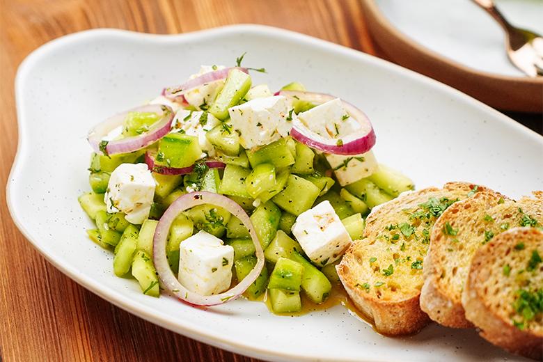 Gurkensalat mit Feta Käse