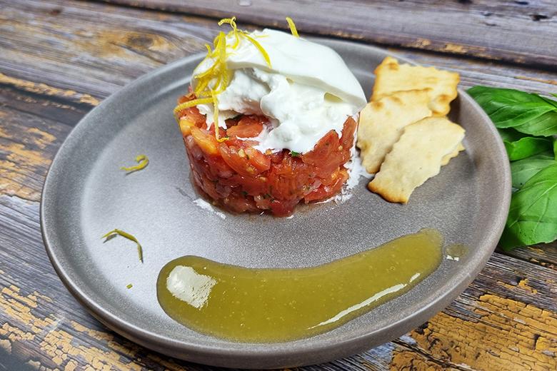 Tomaten-Tatar mit Burrata