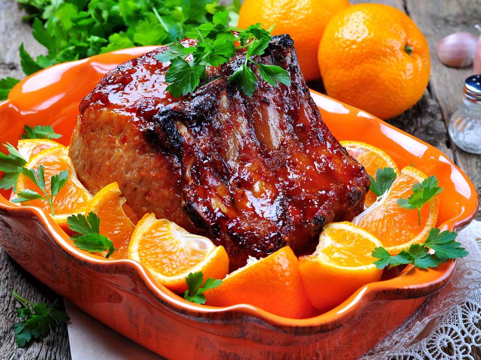 Glasierter Schweinsbraten mit Orangen-Chili-Knoblauch-Sauce