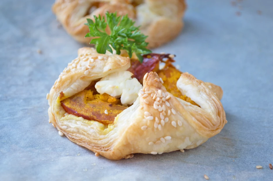 Teiggebäck mit Kürbis und Feta Käse