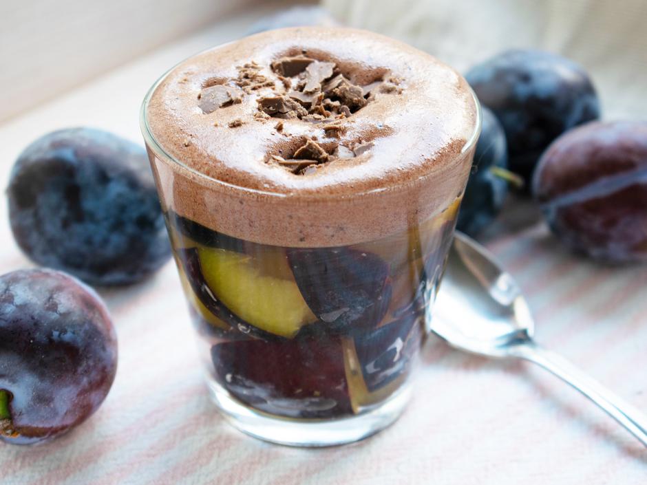 Zwetschkenbecher mit Schokocreme