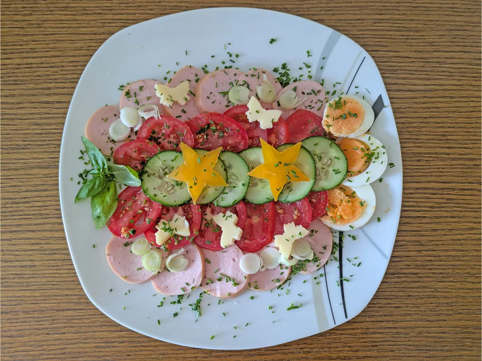 Gartengemüse mit Knacker