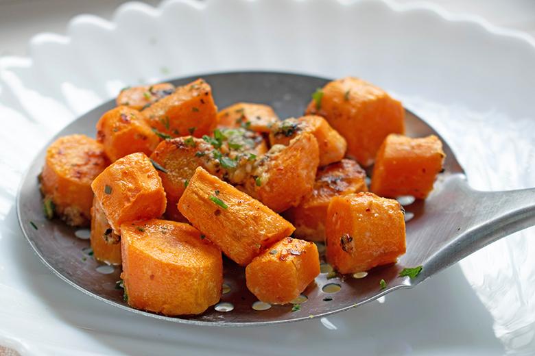 Gebratene Karottenstücke