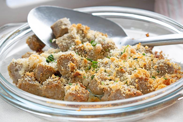 Würstel mit Parmesankruste