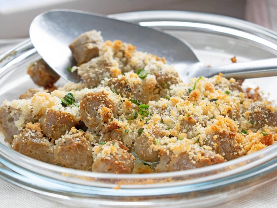 Würstel mit Parmesankruste