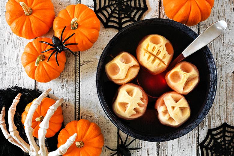 Halloween-Apfelkopf-Punsch