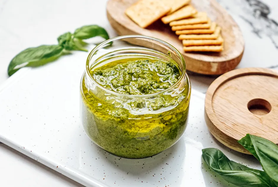 Basilikum-Pesto mit Waln&uuml;ssen