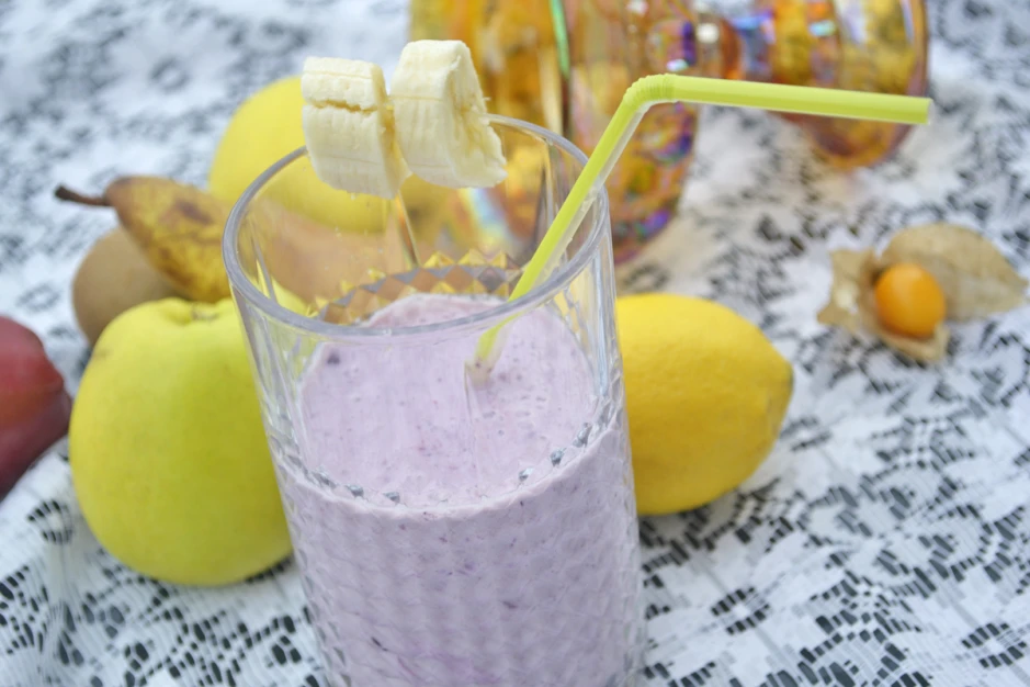 Joghurt-Fruchtsmoothie mit A&ccedil;a&iacute;