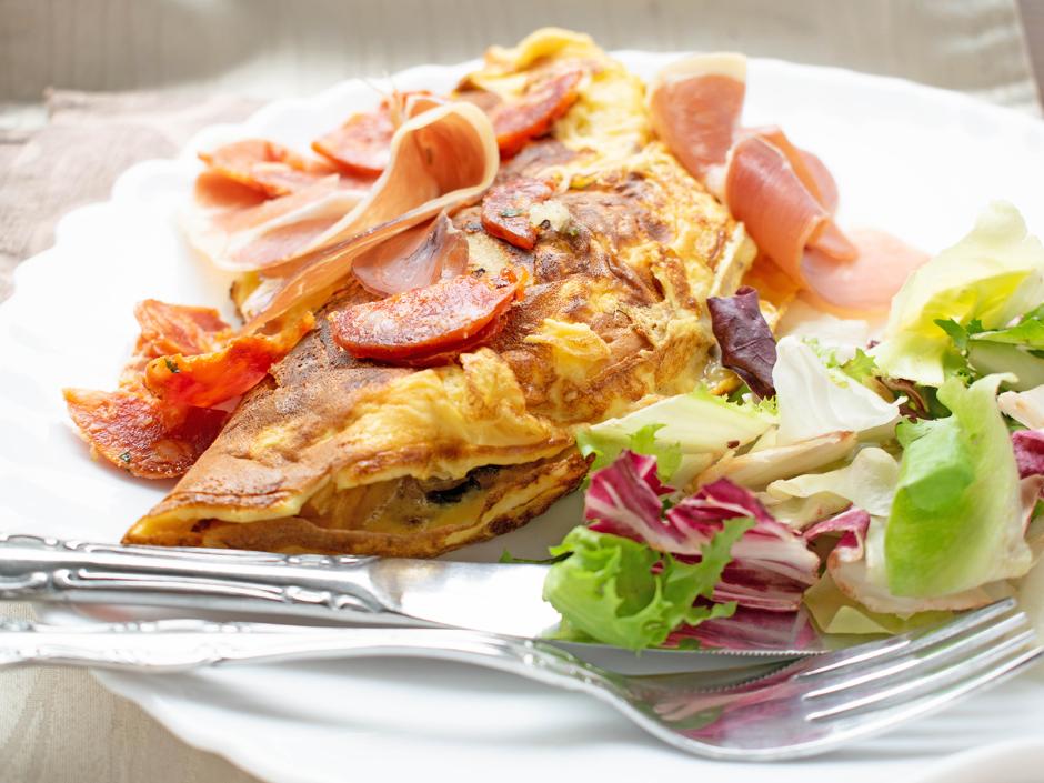 Omelett mit Serrano-Schinken und Chorizo