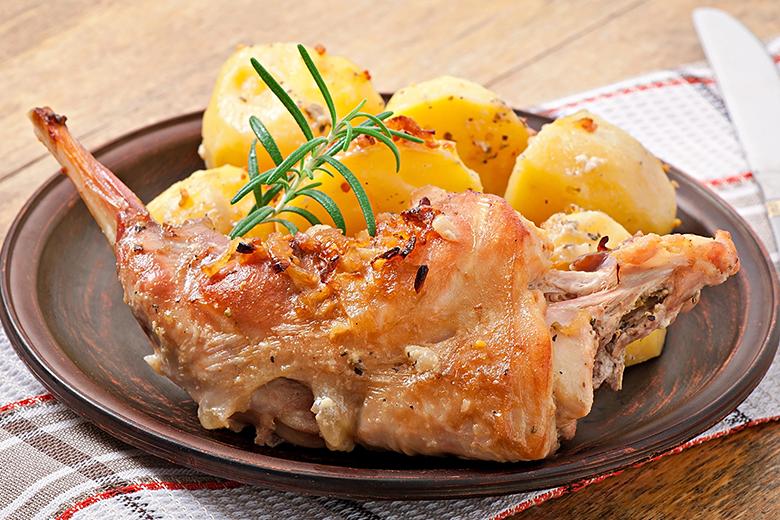 Gebackene Hasenkeule mit Rosmarinkartoffeln