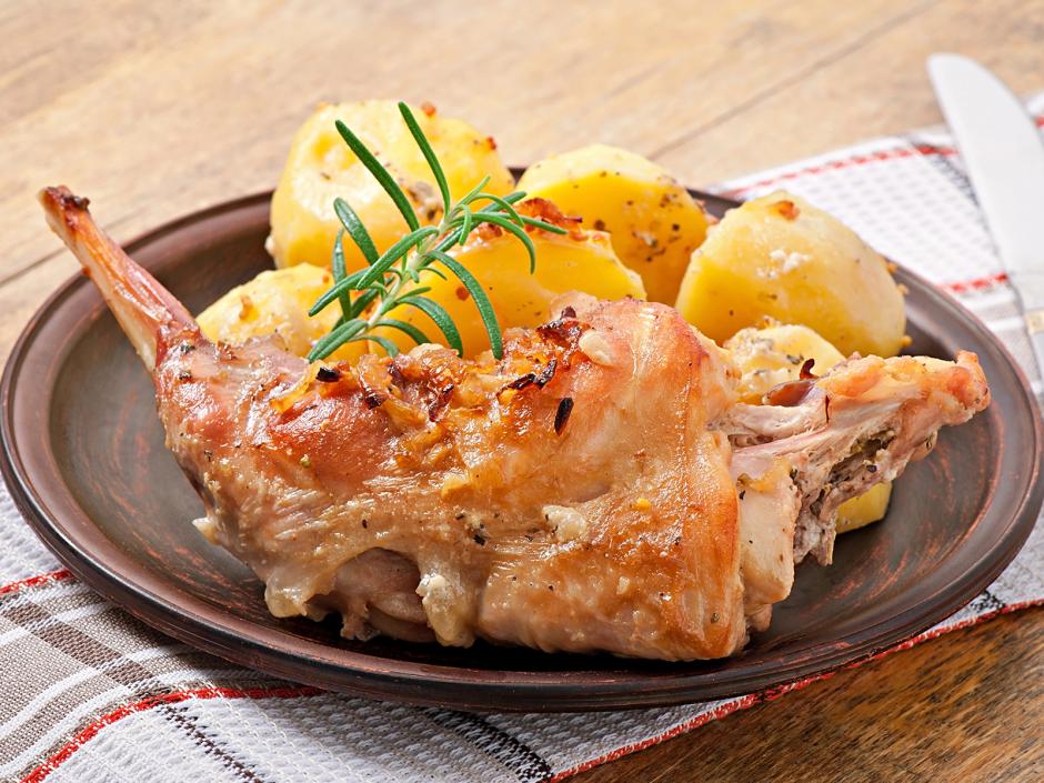 Gebackene Hasenkeule mit Rosmarinkartoffeln