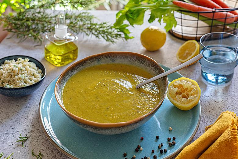 Zucchinicremesuppe mit Couscous