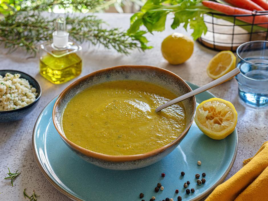 Zucchinicremesuppe mit Couscous