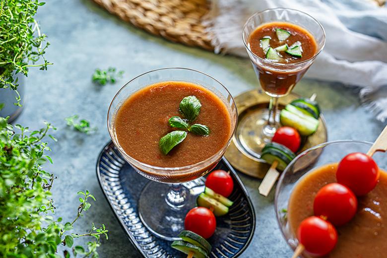 Gazpacho - spanische kalte Suppe mit Gemüse