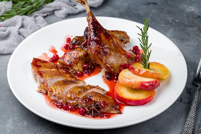 Entenkeulen-Confit mit Beerensauce