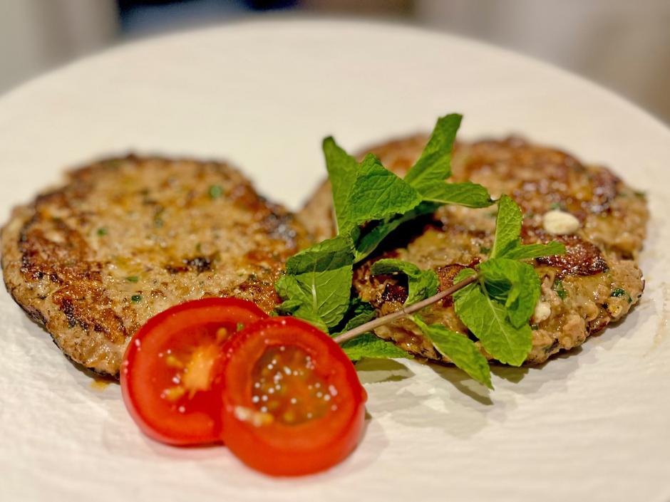 Orientalische Fleischlaibchen mit Minze und Koriander