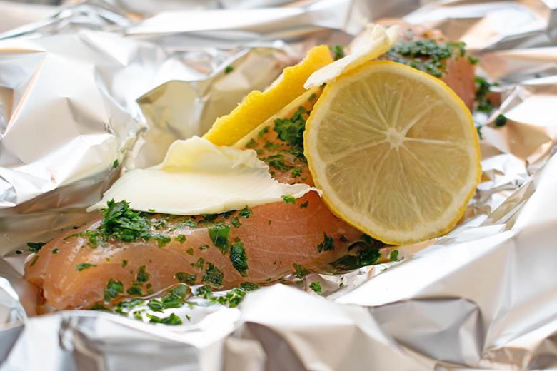 Lachsforellenfilet in Alufolie