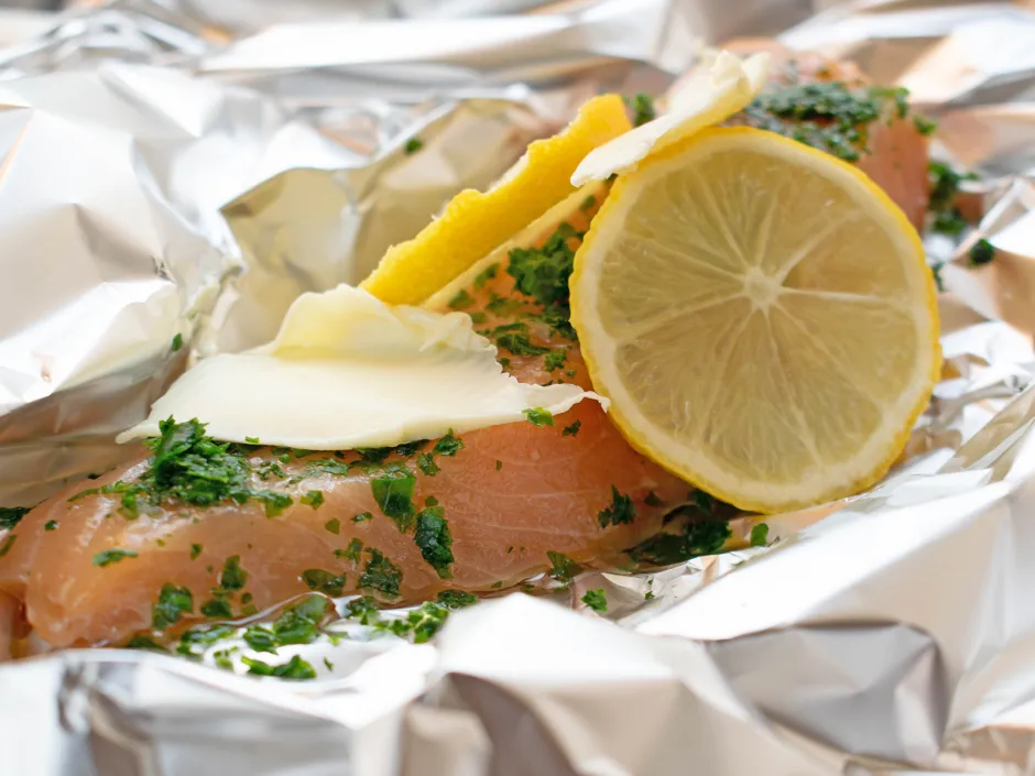 Lachsforellenfilet in Alufolie