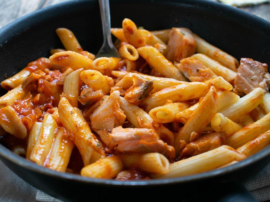 Nudeln mit Lachssauce