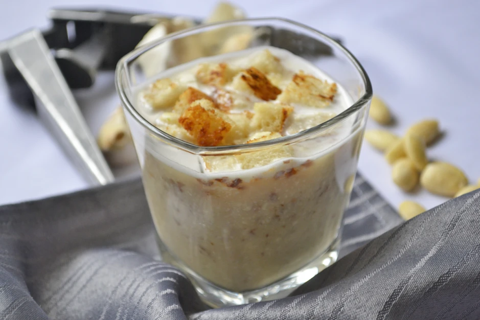 Knoblauch Mandel Suppe