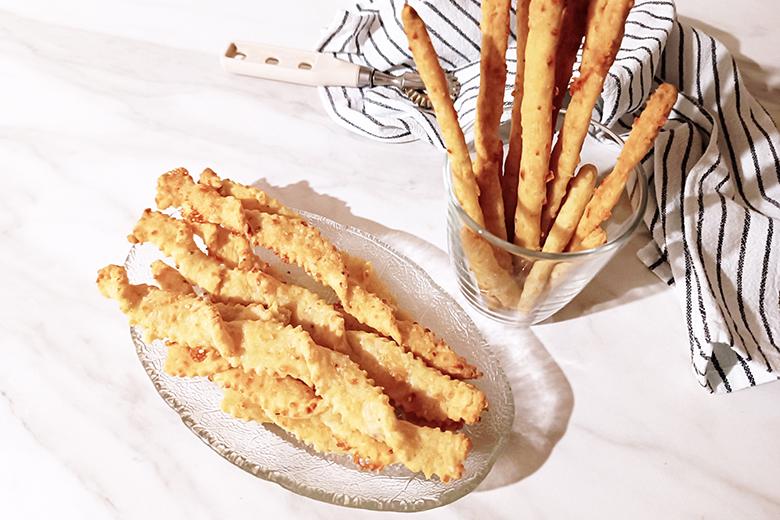 Käsestangerl aus Mürbteig