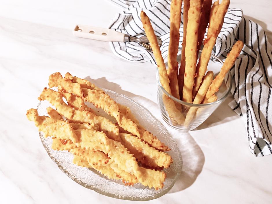 Käsestangerl aus Mürbteig