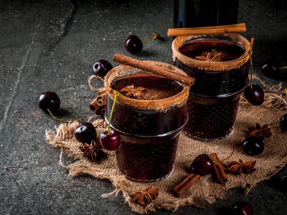 Warmer Kirsch-Sangria mit Zimt