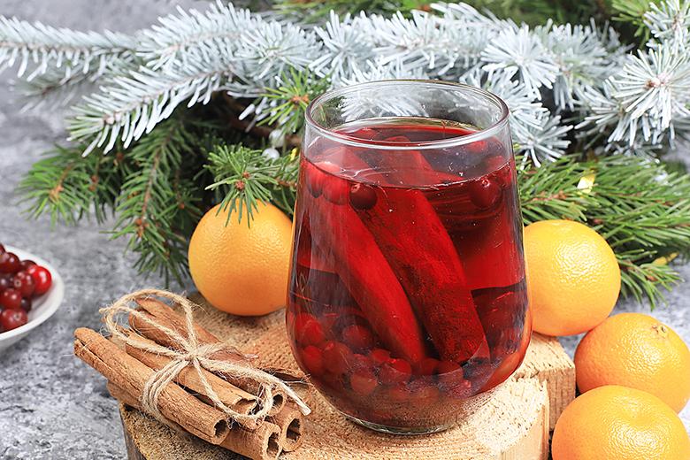 Preiselbeerpunsch mit Orangen und Zimt