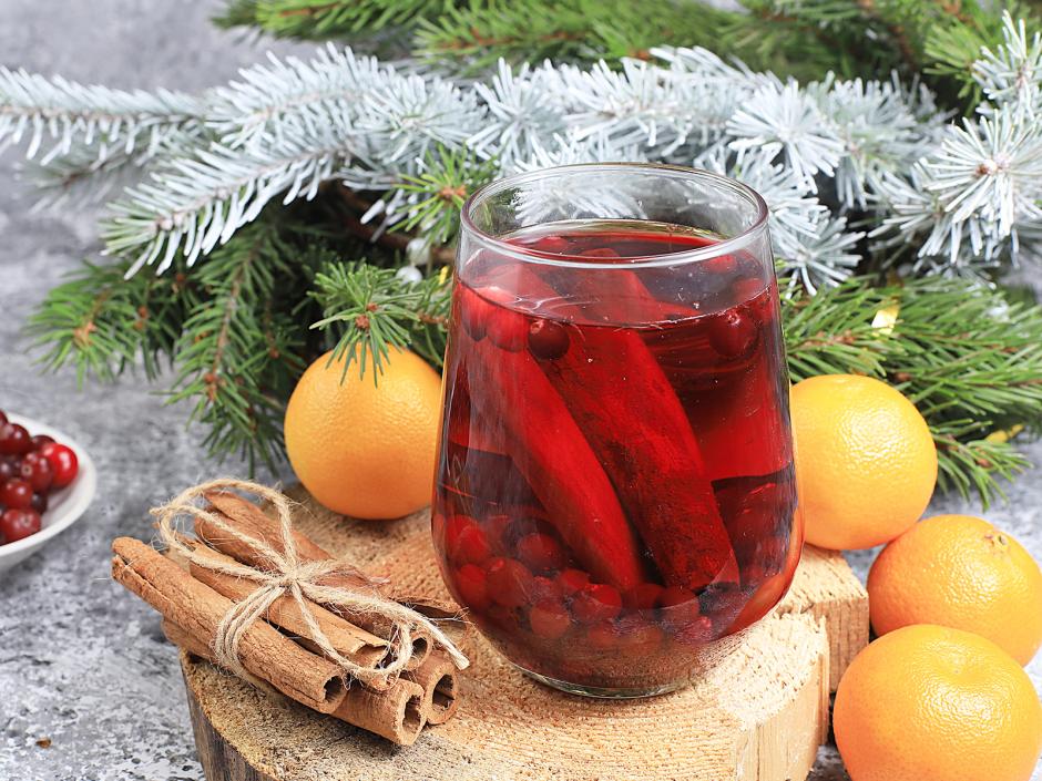 Preiselbeerpunsch mit Orangen und Zimt