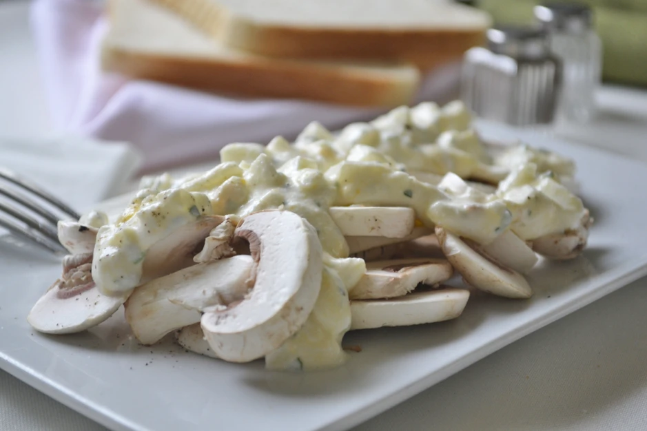 Champignons mit Kräutersauce