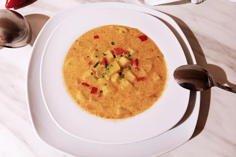 Erdäpfelsuppe mit Paprika