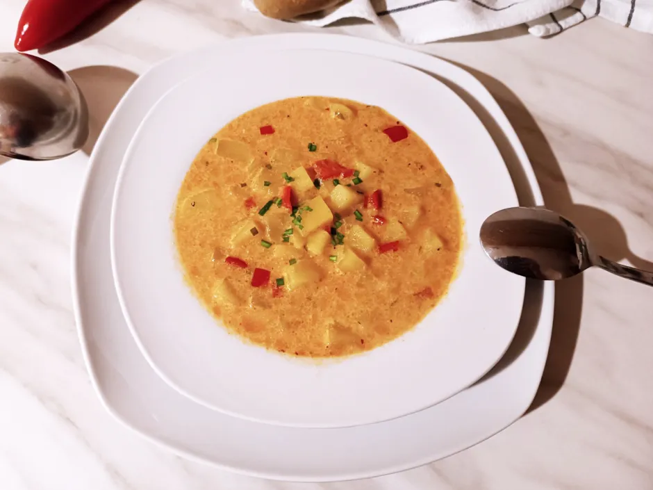 Erd&auml;pfelsuppe mit Paprika