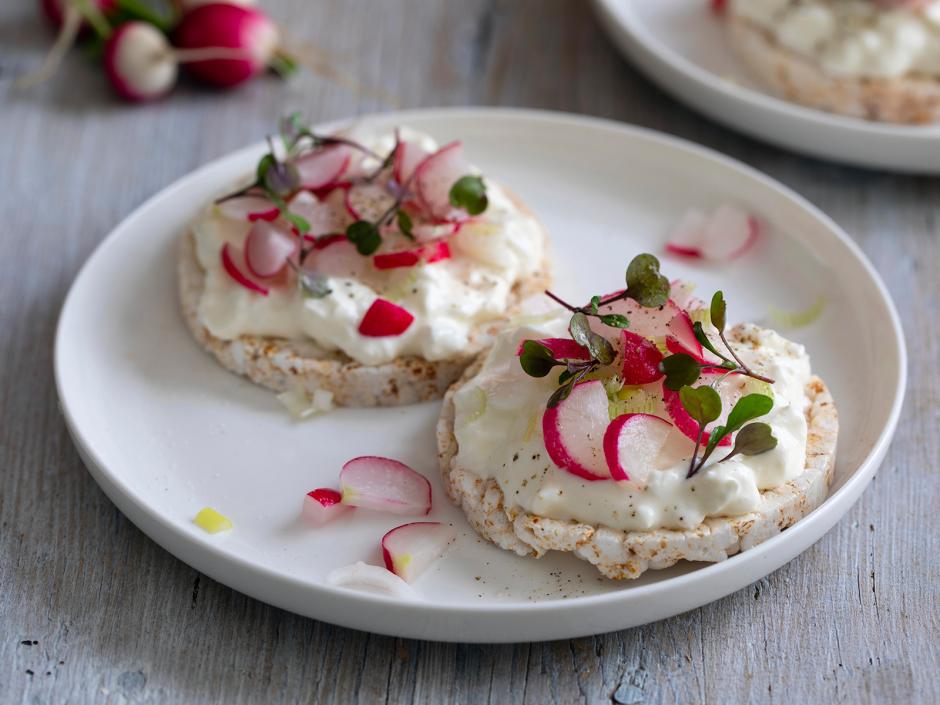 Reiswaffeln mit Radieschen