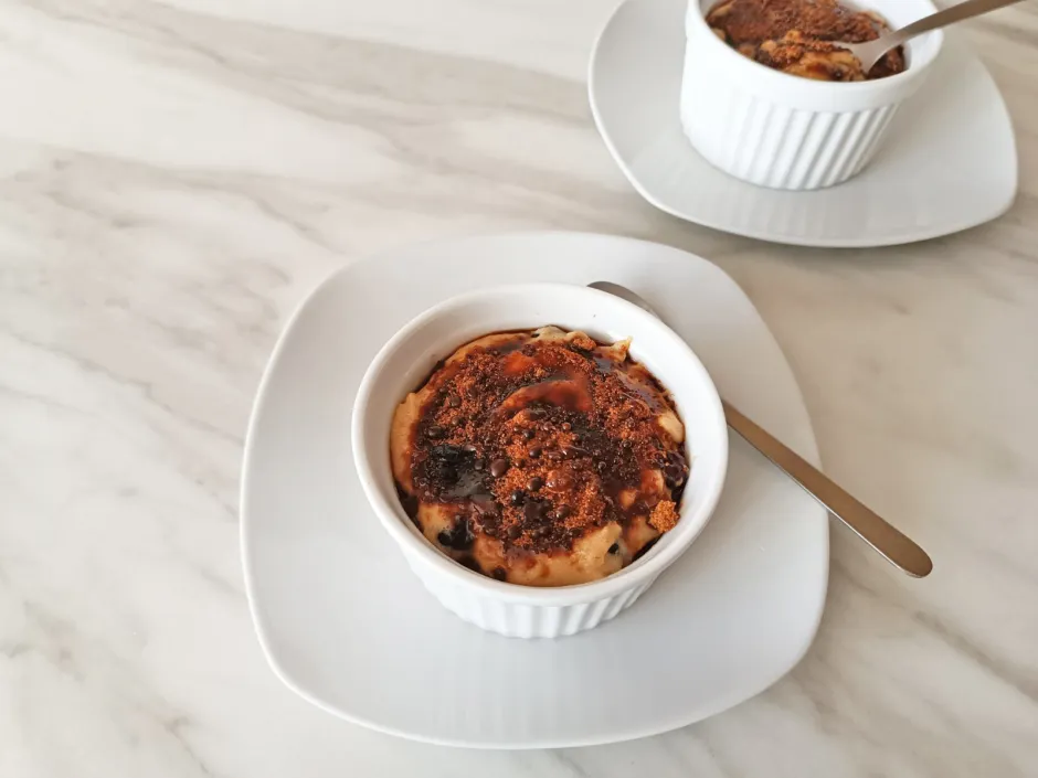 Grie&szlig;brei br&ucirc;l&eacute;e mit Schwarzbeeren