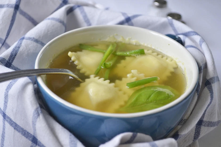 Spinatraviolisuppe