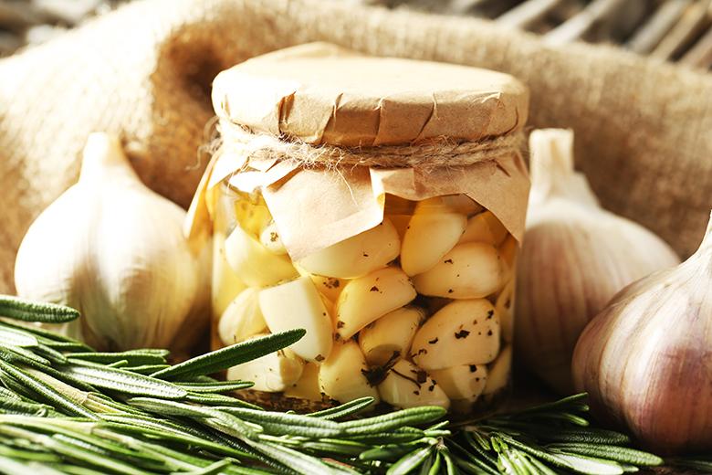 Eingelegter Knoblauch