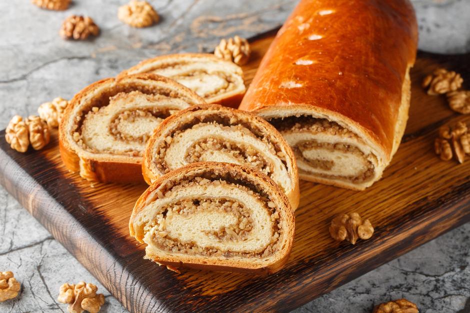 Nussstrudel aus Germteig