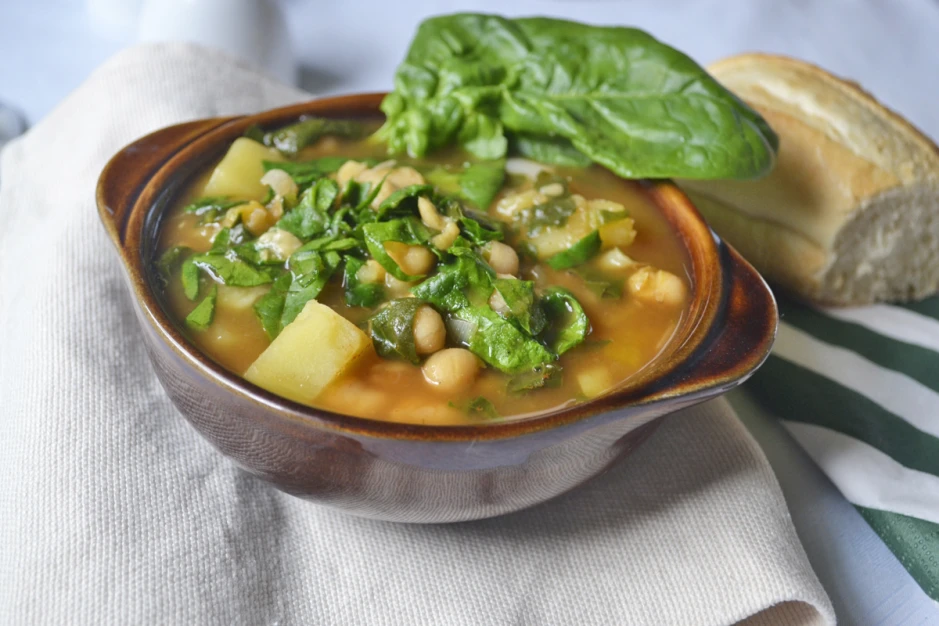 Kr&auml;ftige Spinatsuppe mit Kichererbsen
