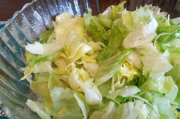 Grüner Salat mit Kräuter