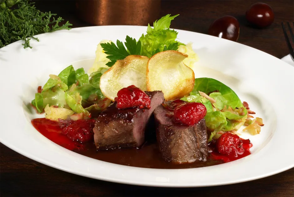 Rehr&uuml;cken in Rotweinsauce