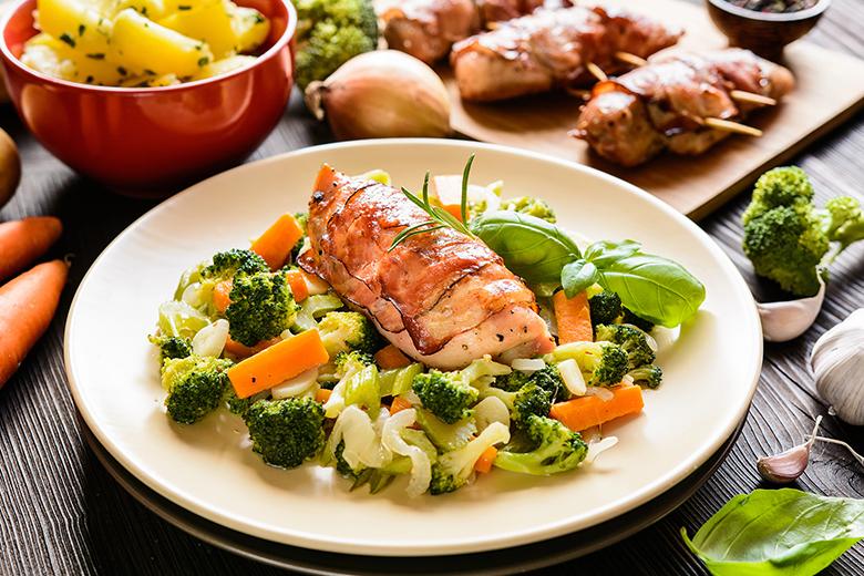 Hühnerbrust mit Speck