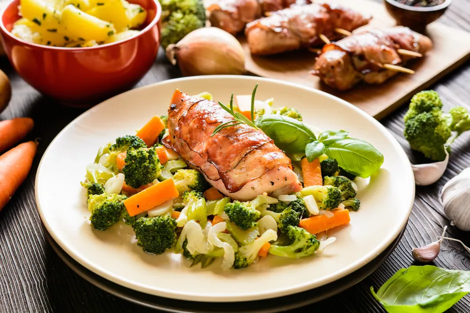 H&uuml;hnerbrust mit Speck