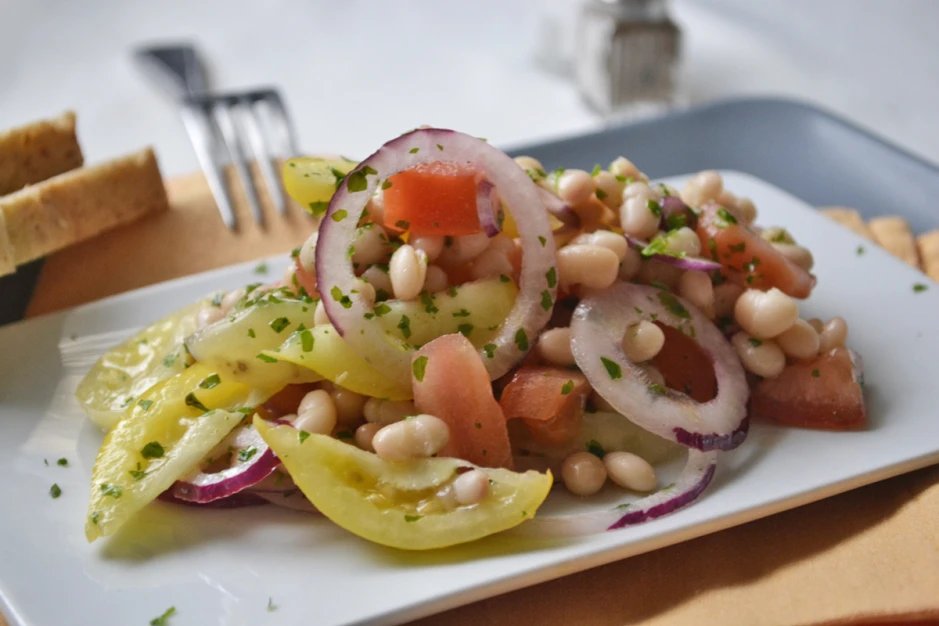 Wei&szlig;er Bohnen-Tomaten Salat