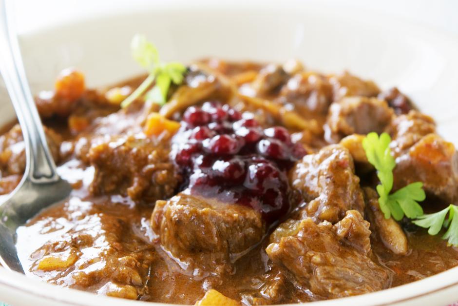 Hirschgulasch mit Champignons