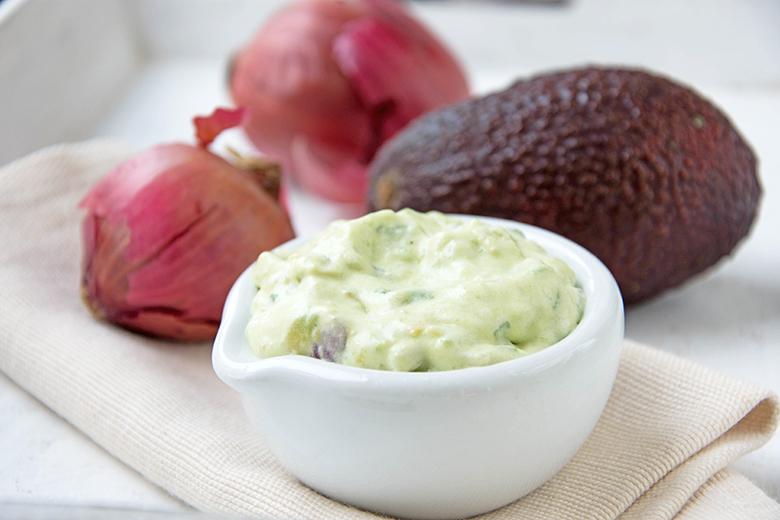 Avocado-Zwiebel-Sauce