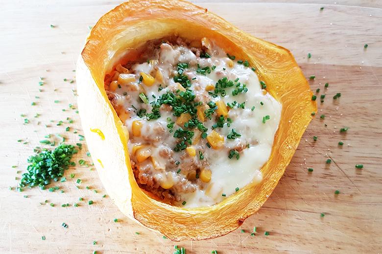 Gefüllter Kürbis mit Faschiertem