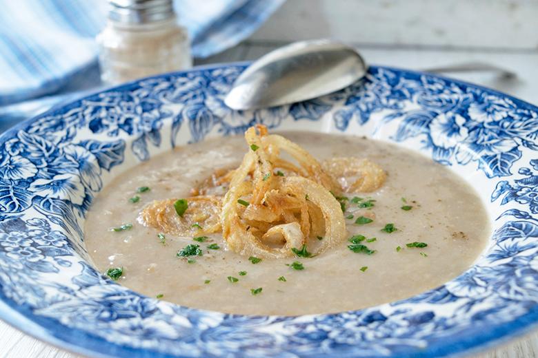 Schweizer Brotsuppe mit Käse