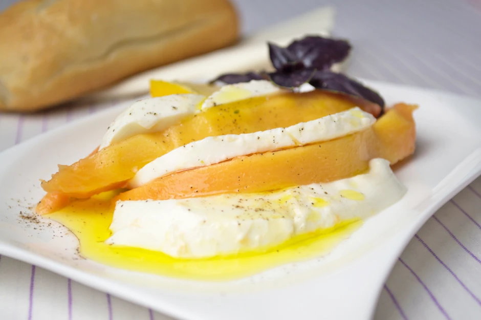 Mozzarella mit Papaya