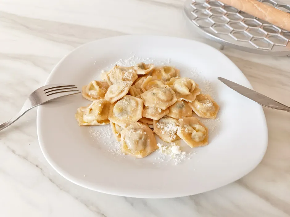 Ravioli mit Bärlauch-Frischkäse-Füllung